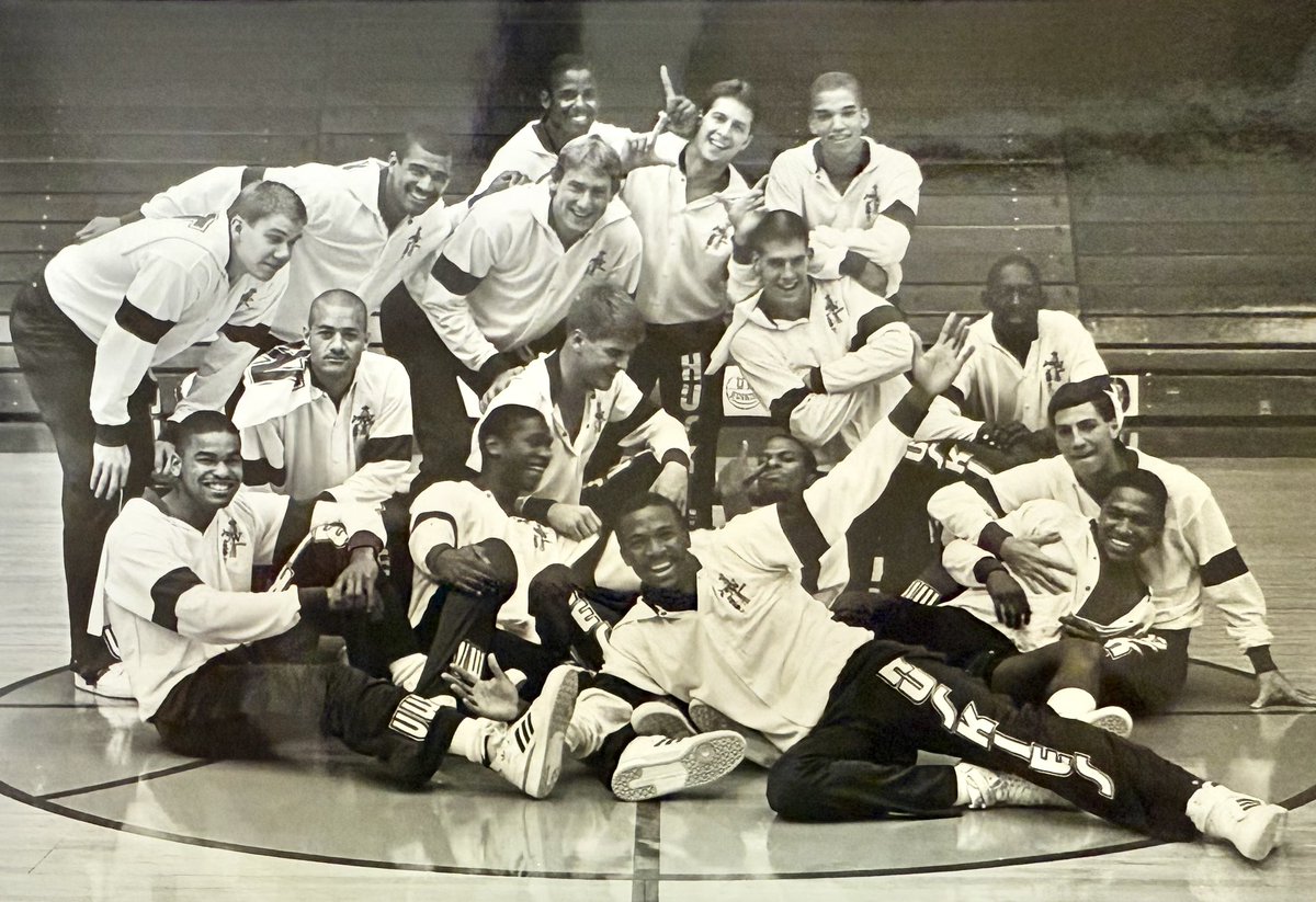 Eldridge Recasner (@erecasner) on Twitter photo One would think that’s enough to have your #40 retired but not for <a href="/UWAthletics/">Washington Athletics</a>🤷🏾♂️ One would think that’s enough to have your #40 retired but not for <a href="/UWAthletics/">Washington Athletics</a>🤷🏾♂️