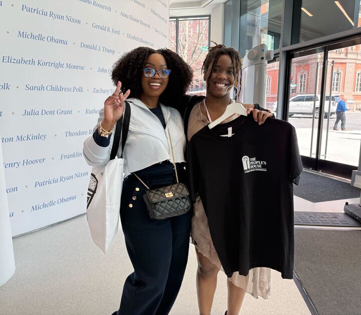 Today we welcomed our 100,000th and 100,001st visitors, Fiona and Malika! To celebrate, we gifted them some People's House-themed prizes to take home. 🎉

Thank you to everyone who has visited us at The People's House. We look forward to welcoming more visitors in the future!