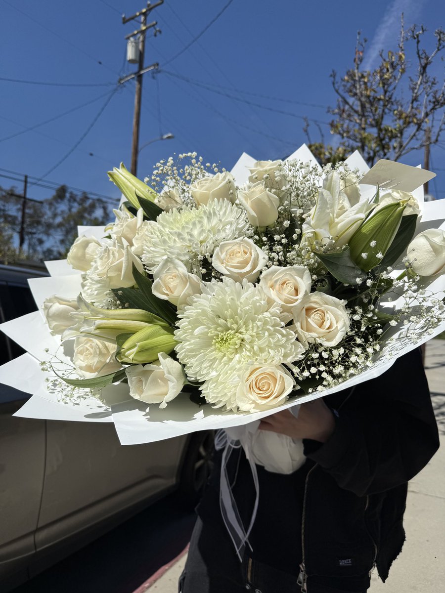 BF GOT ME THE PRETTIEST FLOWER BOUQUET FOR MY BDAY 🥹🤍