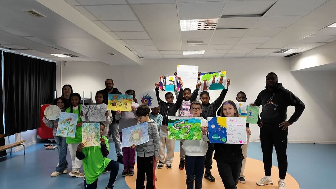 Alchimie des Mots (@alchimiem) on Twitter photo Concours de dessin à #Champignysurmarne
Un immense merci à <a href="/ldrlak/">Annick Lederlé</a> <a href="/Fondat_Voltaire/">Fondation Voltaire</a> <a href="/LAROUSSE_FR/">LAROUSSE</a> <a href="/ESarbacane/">EditionsSarbacane</a> <a href="/CdiAmedeeDunois/">CDI_nb</a> pour leur soutien indéfectible qui me motive à continuer ses aventures en dix mots!
youtu.be/tBuT6neUp0g?si…
#français #Dessin Concours de dessin à #Champignysurmarne
Un immense merci à <a href="/ldrlak/">Annick Lederlé</a> <a href="/Fondat_Voltaire/">Fondation Voltaire</a> <a href="/LAROUSSE_FR/">LAROUSSE</a> <a href="/ESarbacane/">EditionsSarbacane</a> <a href="/CdiAmedeeDunois/">CDI_nb</a> pour leur soutien indéfectible qui me motive à continuer ses aventures en dix mots!
youtu.be/tBuT6neUp0g?si…
#français #Dessin