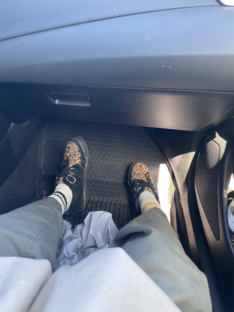 oogyyy's tweet photo. Goddess finsub socks https://t.co/dsPLeXQAM1