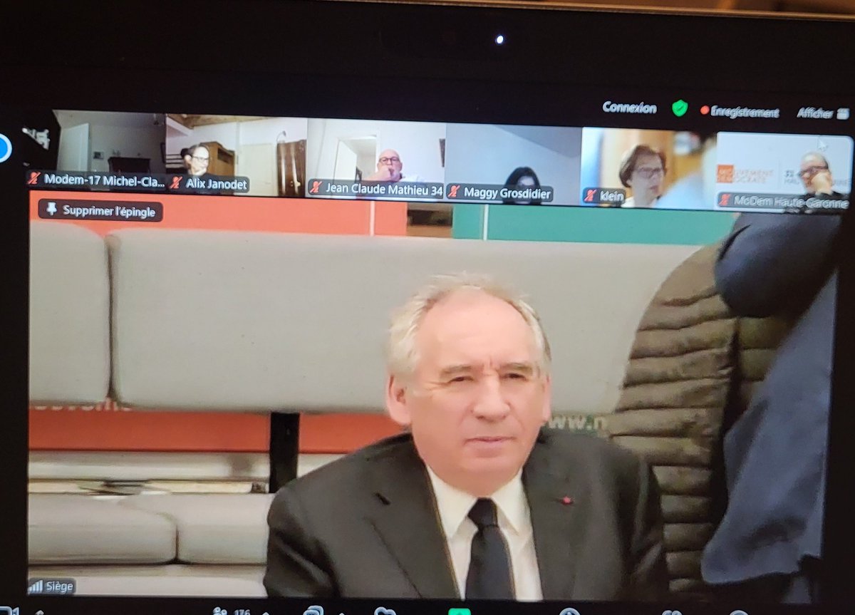AliceLEMOAL's tweet photo. Conseil national du @MoDem, autour de notre premier ministre @bayrou et des cadres du mouvement. Dans un contexte international et national très dense, chacun est mobilisé pour faire avancer le pays. https://t.co/4xuSTDZoSO