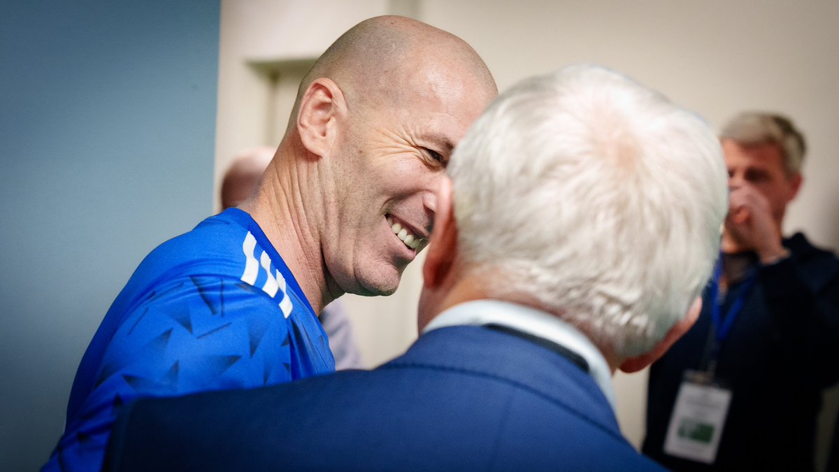 VilleLimoges87's tweet image. Soirée exceptionnelle ce soir au Palais des Sports de Beaublanc avec les Défis du Sport ⚽️
Zinédine Zidane, Laurent Koscielny, Daniel Narcisse, Edwige Lawson-Wade, Yannick Nyanga et bien d’autres champions sont réunis pour un match de futsal solidaire au profit d’une belle cause…