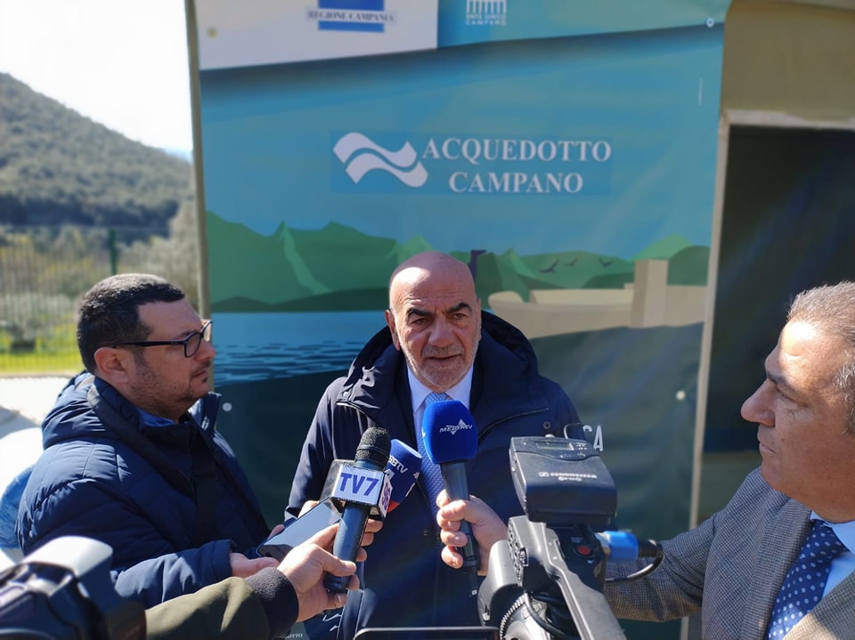L’inaugurazione del campo pozzi di San Salvatore Telesino rappresenta un momento chiave per la Campania. Questo intervento consentirà di garantire una riserva d'acqua essenziale nei periodi di siccità e di ottimizzare la distribuzione idrica nel Distretto Sannita.