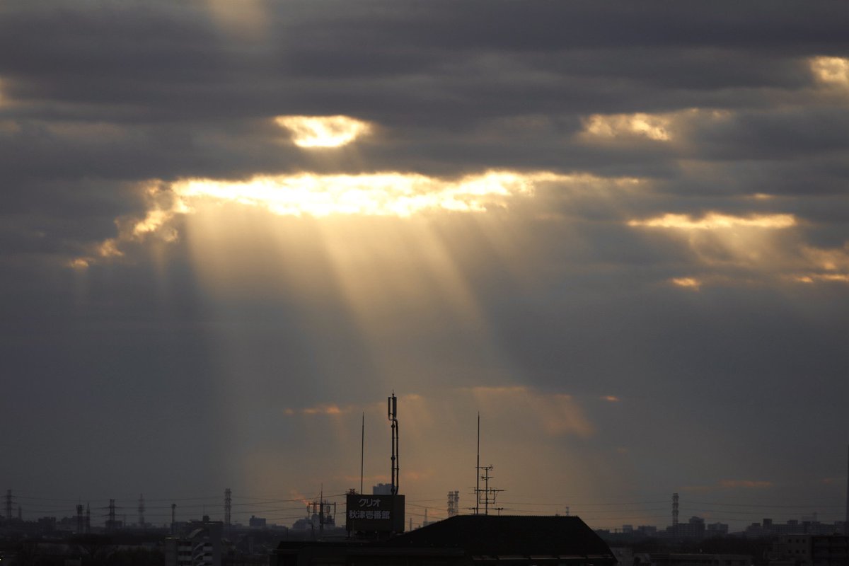 ngorophotograph's tweet photo. #イマソラ
ちょっと日射しがと思ったらすぐに #雲隠れ
その後は #薄明光線 #天使の梯子
#AngelsLadder #CrepuscularRays https://t.co/BH5VNxEaZV