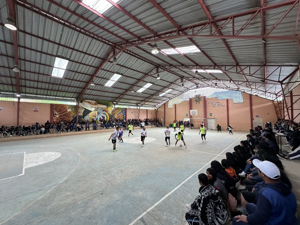 [LOJA]⚽ En la parroquia San Lucas, la comunidad educativa celebra el Pawkar Raymi con deporte y cultura. 🏃‍♂Torneos de indor, salto alto y resistencia fortalecen la identidad andina y fomentan el trabajo en equipo. ¡Tradición y educación en movimiento! 
#ElNuevoEcuadorResuelve