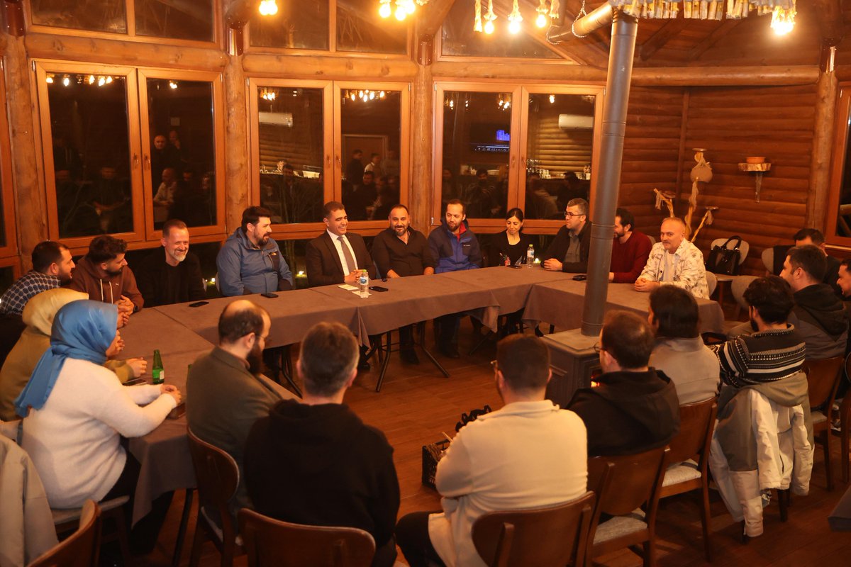 📍Aydınpınar Şelaleleri Sosyal Tesisleri

Valimiz Sayın <a href="/ValiSelcukAslan/">Selçuk Aslan</a>, Anadolu Ajansı Sakarya Bölge Müdürlüğünün (Kocaeli, Bolu, Zonguldak, Karabük, Bartın, Düzce) iftar sonrası düzenlediği çay davetine katılarak, basın mensupları ile bir araya geldi. 🤝☕

Sayın Valimiz,