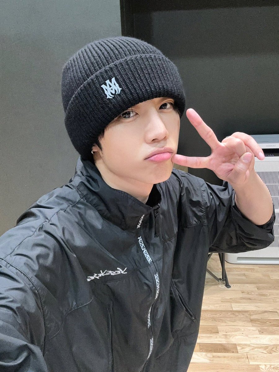 PLENAVIOLENTIAM's tweet image. been going through some shit but daddy's back.