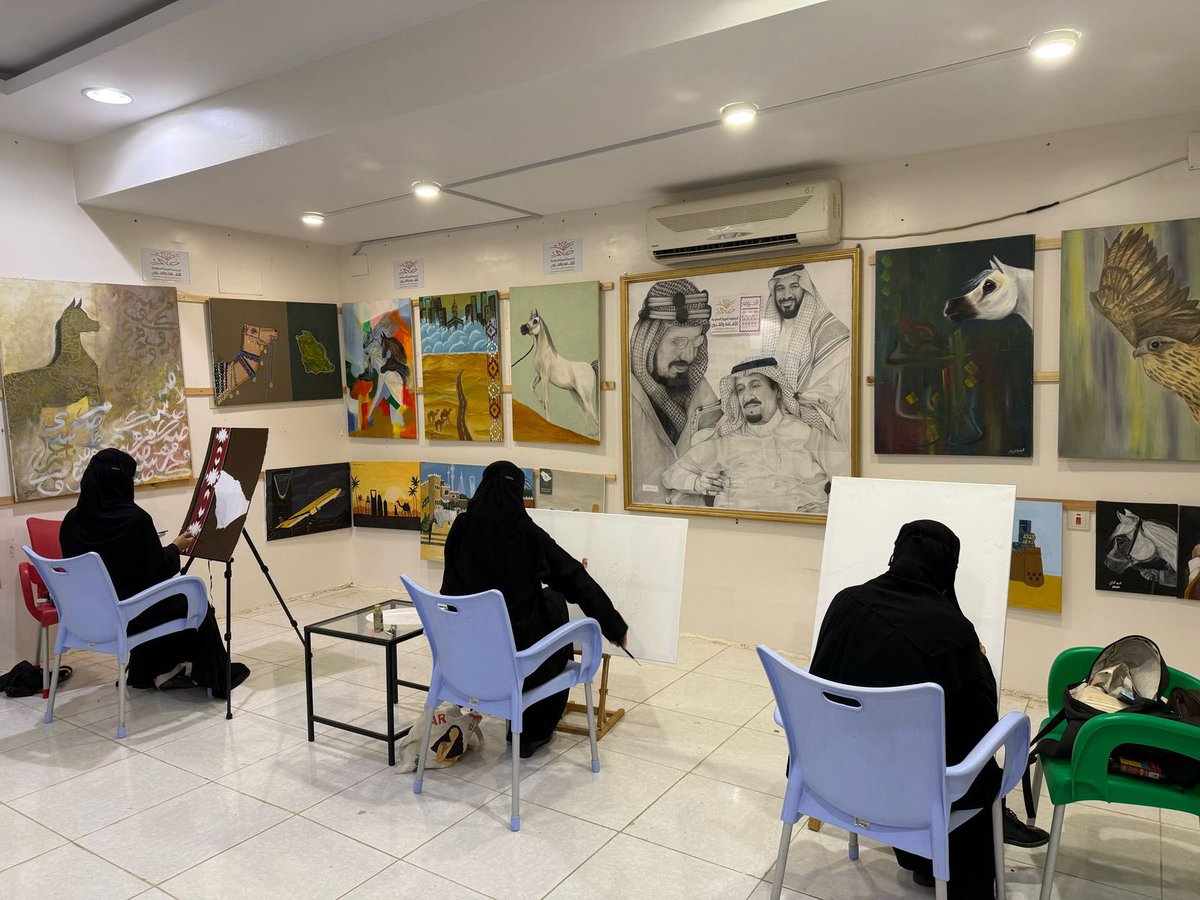 #الحرف_اليدوية و #الفن_التشكيلي تجسد دورها في تعزيز #الهوية_الوطنية والتعبير عنها ،
 
في معرض

 (#ولاء_وانتماء )

الذي تنفذه #جمعية_التنمية_الأهلية_بطبرجل
ضمن البرامج الرمضانية القيمية التي تقدمها بدعم من #مؤسسة_سليمان_الراجحي_الخيرية

خلال الفترة ١٨-٢٧رمضان