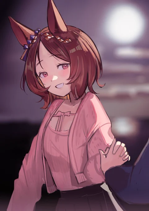 #ウマ娘「見て!月がこんなに……わ!どうしたんですか～?」夜に舞うサクラの花びらがあぶなっかしくて手におさめたらニヤニヤしながらにぎにぎされる3月後半サクラローレル 