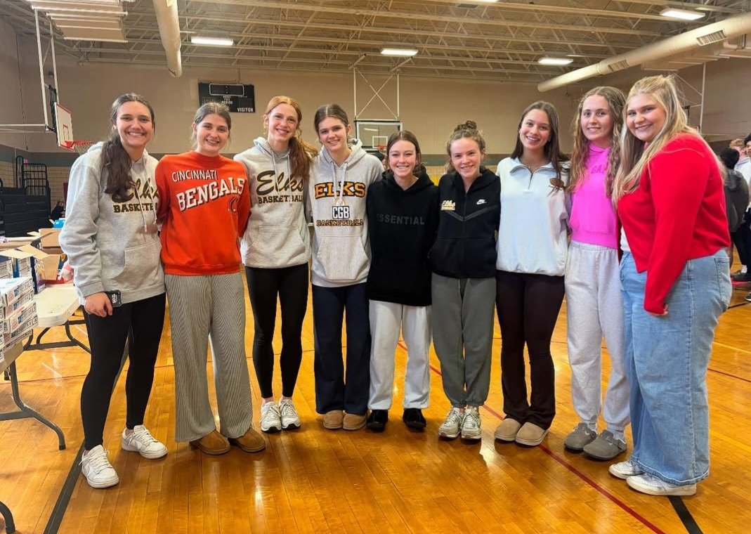 Lady Elks Basketball (@elksgirlsbball) on Twitter photo Yesterday the Lady Elks volunteered their time at Cline Elementary to work with <a href="/Shoesforsuccess/">Just a Pair of Shoes</a> to give away new pairs of shoes to students.
Proud of them for giving back to their community!
facebook.com/share/p/1BanPP… Yesterday the Lady Elks volunteered their time at Cline Elementary to work with <a href="/Shoesforsuccess/">Just a Pair of Shoes</a> to give away new pairs of shoes to students.
Proud of them for giving back to their community!
facebook.com/share/p/1BanPP…