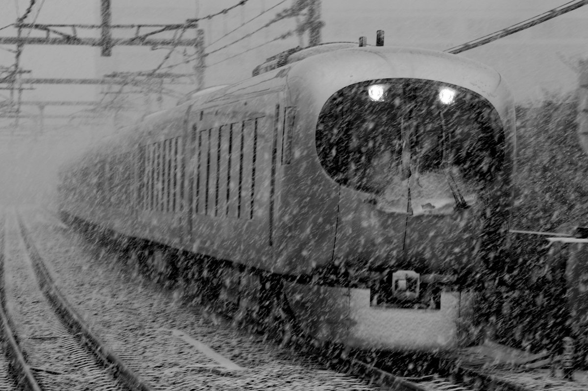 banetsuline_'s tweet image. 昨日の写真をモノクロにしても誰も気付くまい😁
#Laview