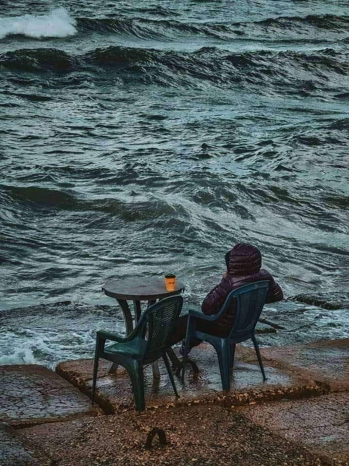 رُبَّمَا لا أَكْتُبُ لكِ كُلَّ يومٍ لكنِّي لا أتوقف 
عن التَّفكِّير بكِ...!!