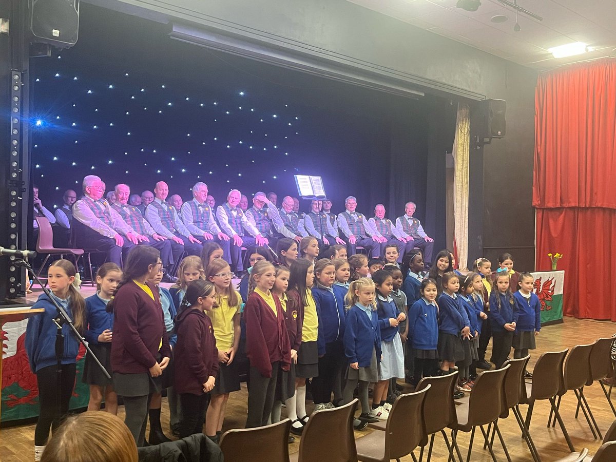 marys_rc's tweet photo. Our beautiful BCA choir sang their hearts out and celebrated our Welsh language and culture alongside @DowlaisMVChoir this evening
@StAloysiusRC
@Illtyds_RC  
#Ymaohyd
#ProudtoliveinWales
#BCAChoir https://t.co/1FR63Hx5nj