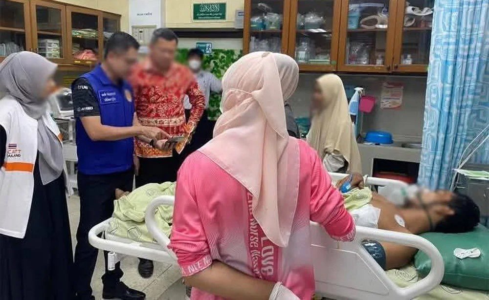 ReviewConcord's tweet photo. Police said five people were injured when two suspected separatists threw pipe bombs at a security checkpoint in Taluban sub-district, Sai Buri district, Pattani at around 6:00 PM on March 19.

#separatism #Thailand #SouthernThailand https://t.co/mIUFuED3dF