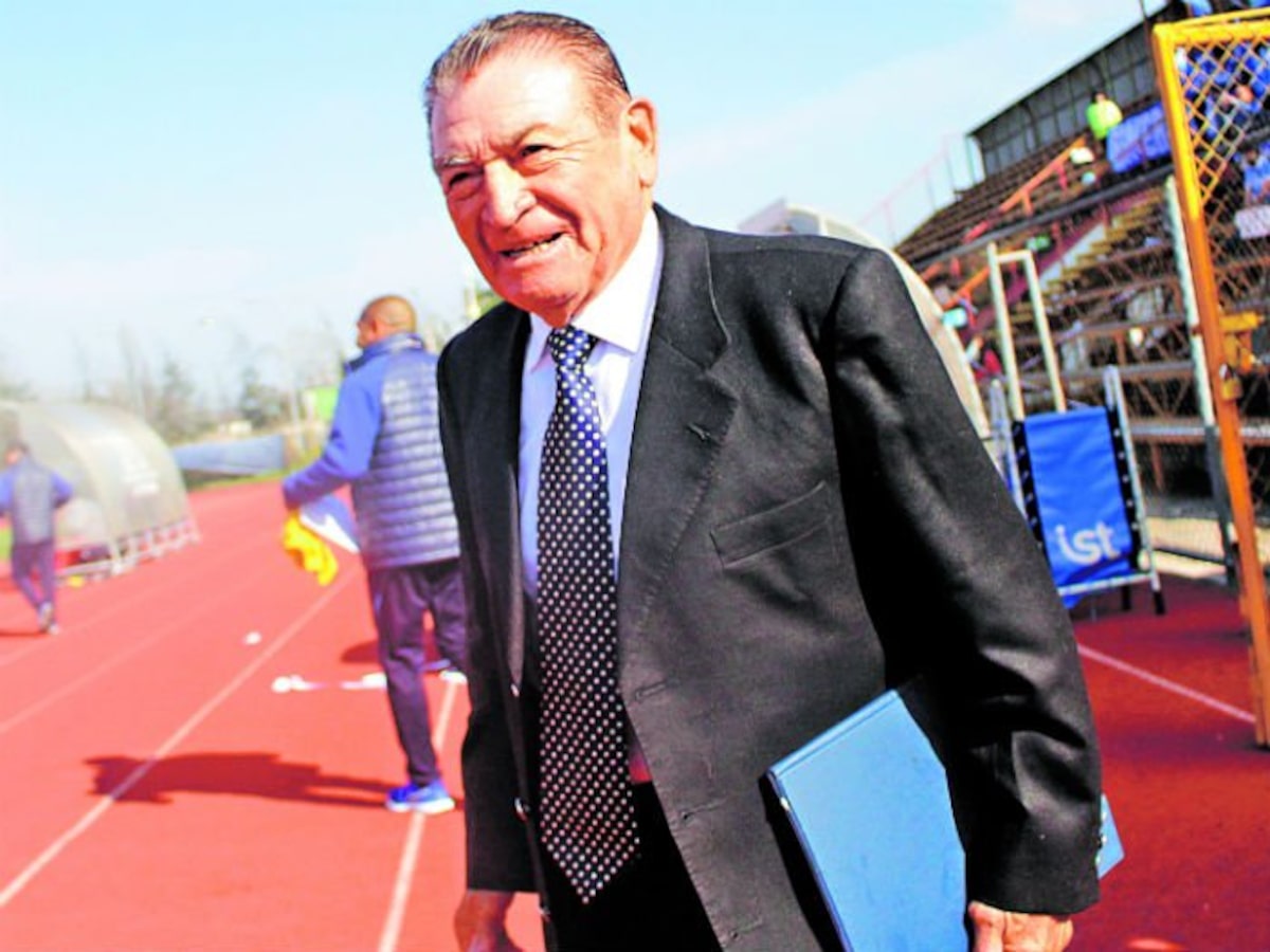 BorisRieloff's tweet photo. Q.E.P.D Profe Hernan "clavito" Godoy. Mis respetos hacia usted siempre. Mucha fuerza a la familia.

"Longuilineo" 

15. https://t.co/ebw8jD05Ve