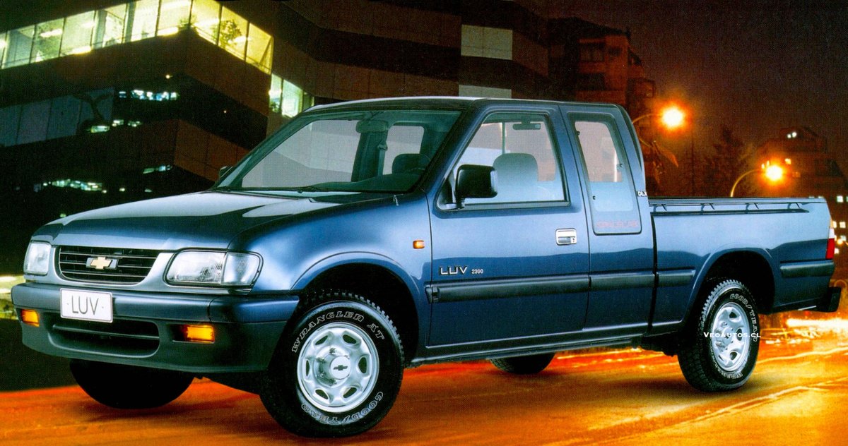 VeoAutos's tweet photo. Chevrolet LUV Space Cab Ficha de producto Chile 1998, año en que se comercializan 203 unidades, precio época $6.190.000. Es ensamblada en Arica

+ Info https://t.co/UwxYnY8mY7

#chevroletluv #isuzuluv #spacecab #isuzuluv @ChevroletCL @isuzu_argentina @addict_car @RiveraNotario https://t.co/MrwtG4hUVG