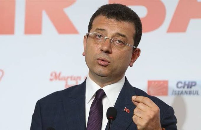 Ekrem'in Yargıya hesap vereceğini Chp biliyordu. Bunun için Ekrem'i apar topar Cumhurbaşkanı adayı ilan ettiler. Şimdi Chp dünyanın en karanlık adamı Ekrem'i yargıdan kurtarsın.