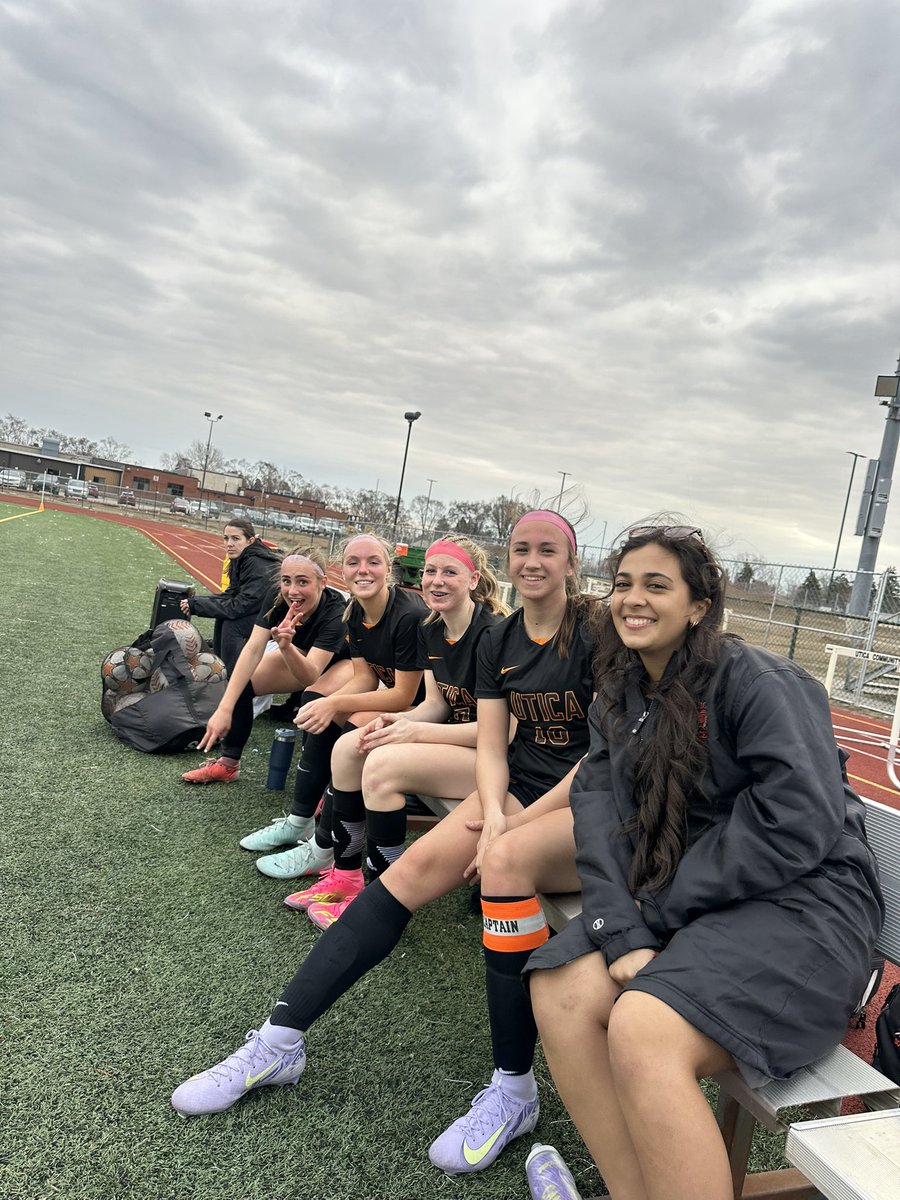 Utica 8 Fraser 0
CC with her first varsity win in goal! Claire opens her account with 1g and 1a! Ayla killed it with 1g and 3a. Keira 1g 2a. Bella ruling the wing 2g. Noelle and Olivia break through w 1g and 1a each. Brooke w/ the header goal while Kara gets the assist!Go U