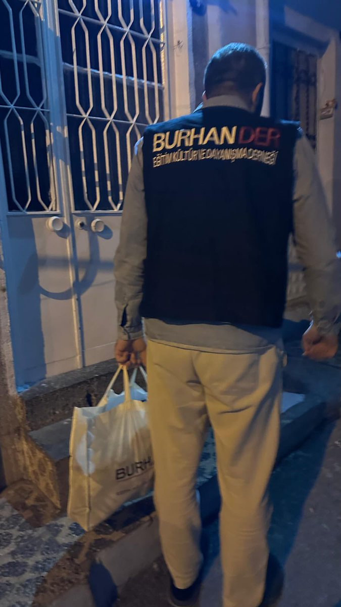 “Ramazan 🌙 Paylaştıkça Güzeldir.”

Burhan Eğitim Kültür ve Dayanışma Derneği olarak Ramazan boyunca İhtiyaç sahibi ailelere Ramazan Erzak Paketlerimizi dağıtmaya Devam ediyoruz

📍Bugün İzmir Konak ilçesine bağlı Dibekbaşı semtinde Bir çok aileye Erzak paketlerimizi teslim ettik