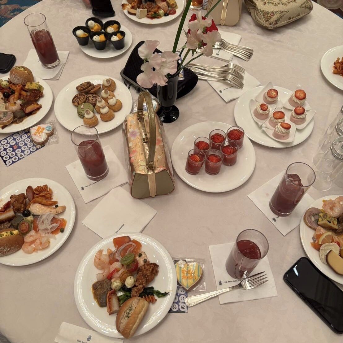 english_kc1948's tweet image. 3/19(水)、英文学科謝恩会🍾お世話になった先生方、友だちと華やか💕で楽しい🤗、そしておいしい🍴時間を過ごしました✨
#神戸女学院大学英文学科 #KobeCollegeDepqrtmentofEnglish #謝恩会 #ありがとうございました