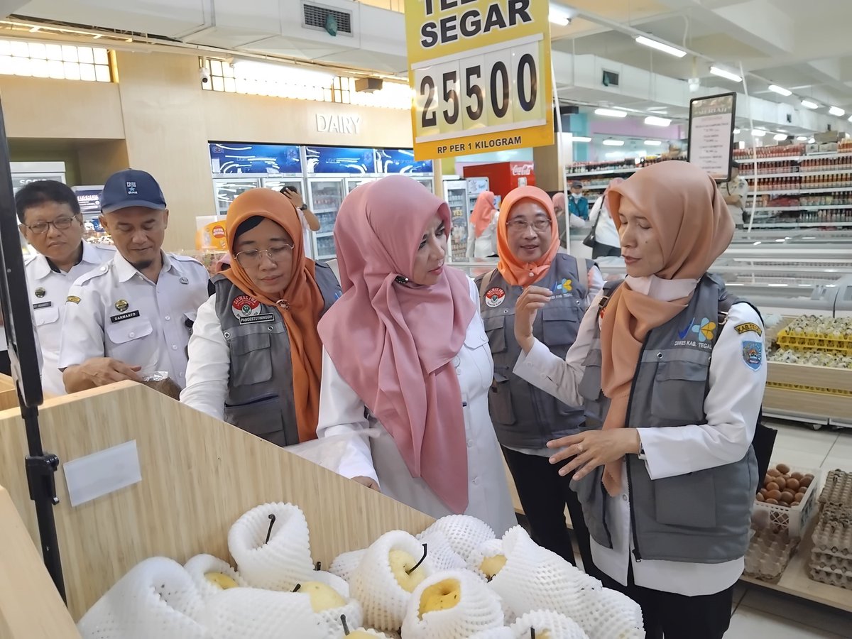 diskankabtegal's tweet photo. Intensifikasi Pengawasan Pangan Jelang Hari Raya Idul Fitri 1446 H
Tgl 19 Maret 2025 Lokasi Pasar Kemantran dan Swalayan Mutiara Cahaya Mejasem. 
Tim dari Dinkes dan OPD Lintas Sektoral (Pertanian, Perikanan, DPMPTSP, Perindustrian, Satpol, 
Yang rawuh Ibu Asisten I (Bu Suspri) https://t.co/BgtceWdTXq