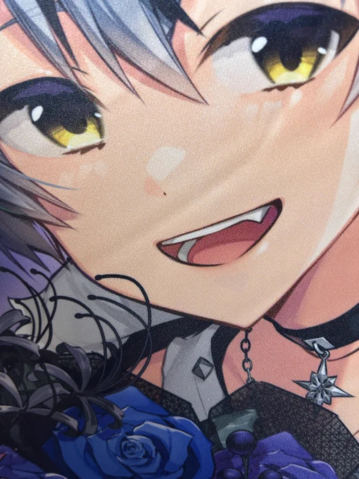 飾るかぁって出してみて顔の良さにまたしまう行動をした 