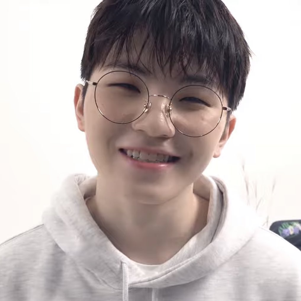 howoozey's tweet photo. //pingsan// https://t.co/Rj1EJqmOXw