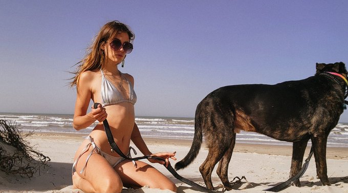 Watch Naomi Dee's leaked NSFW photo on TwXstars