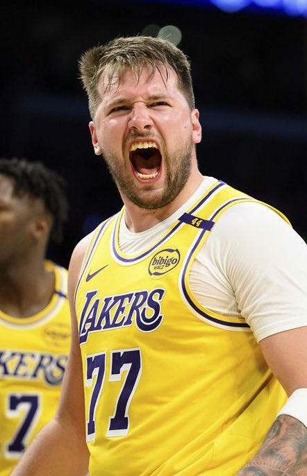 TheHoopCentral's tweet image. LUKA DONCIC IN THE 1ST QUARTER:

21 POINTS
7/11 FGM
3/5 3PM

🔥🔥🔥🔥