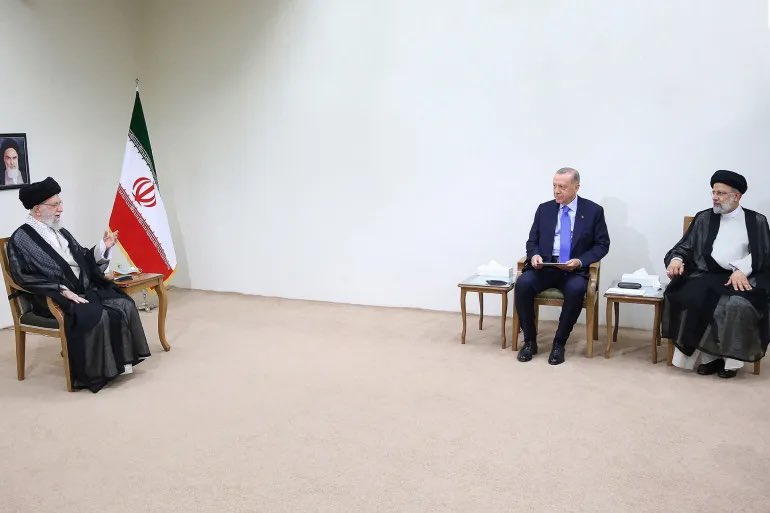 "أي عمل عسكري في سوريا سيعود بالضرر عليك وعلى المنطقة بأكملها."

السيد الخامنئي
2022-7-19