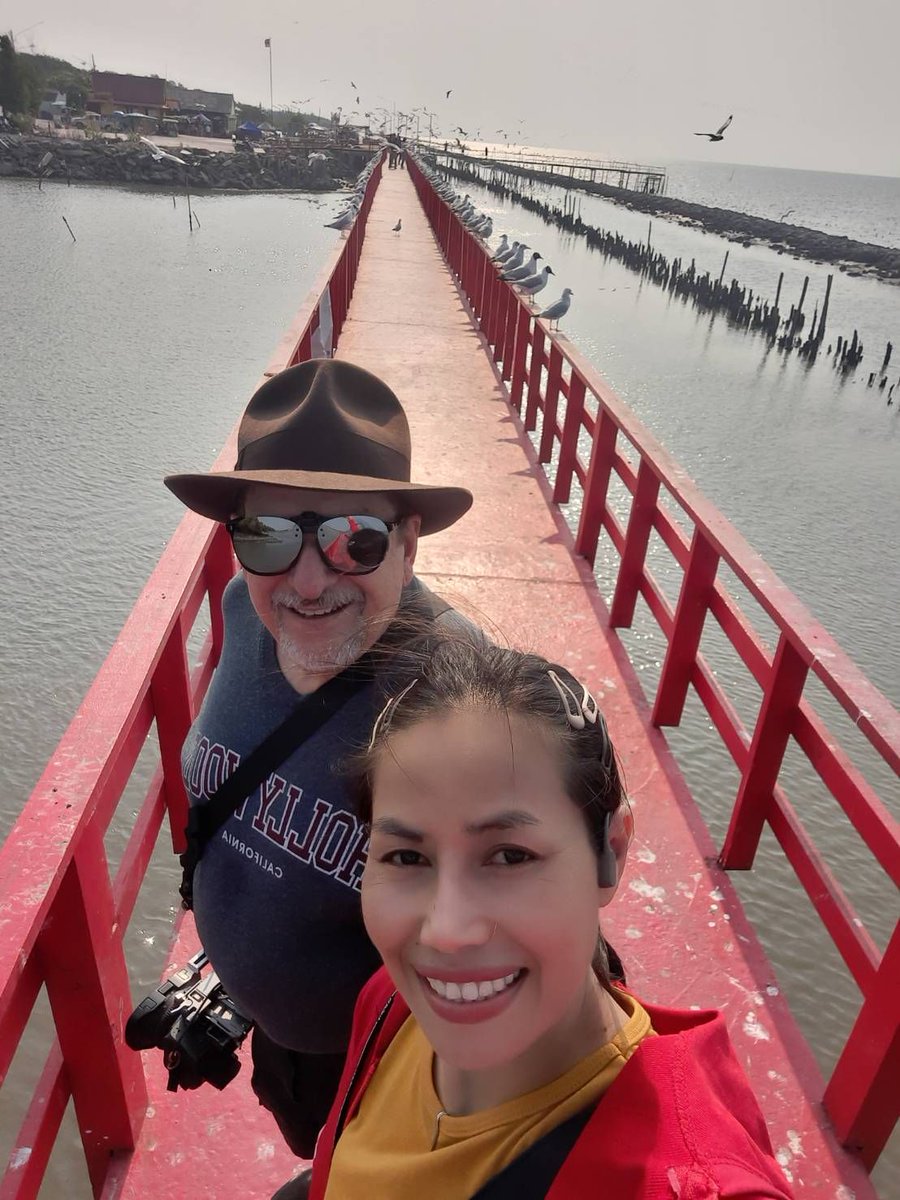 3dguytv's tweet image. I&apos;ve been working non-stop on an Amazing 3D Spatial Video for Andrea Bocelli&apos;s VR Experience. So what do I do when I have a day off? Go shoot 3D VR180 with my #Canon #R5C mounted on my #DJI RS 4 Mini Gimbal. The Red Pier is a fun place to go, not far from #Bangkok.