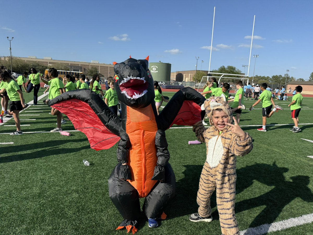 Thornwood and SBAI Tragons’ Track Meet TEAM!  As fierce as a dragon and as fast as a tiger! So much fun! <a href="/SBISD/">Spring Branch ISD</a>