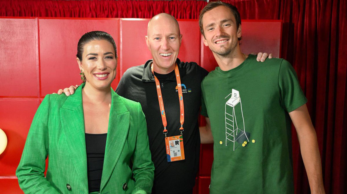 Lindonk's tweet photo. When client’s worlds collide at the Miami Open! @GarbiMuguruza @DaniilMedwed https://t.co/QKQih2MNnG