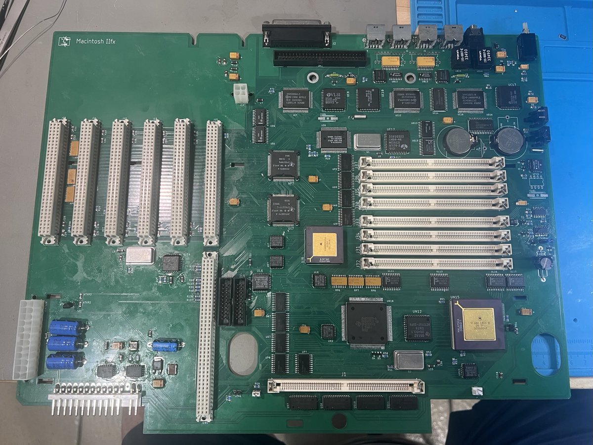 CayMacVintage's tweet image. My first IIfx reloaded is completed. Had 2 minor issues to fix but booted successfully with all of it working now. This one going to Sweden.