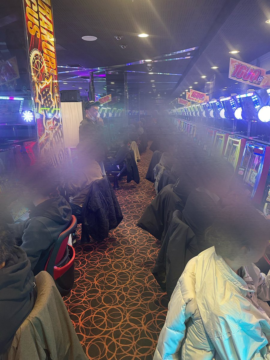 【NUMBER ZERO レポート③】
店内状況(昼)
🈵ゴッドイーター、BJ、からさー、モンハン、ToLOVEる、7つの魔剣、電王、バイオ、ありふれ、カイジ

その他北斗、モンキー、かぐや、ヴヴヴ、ジャグラーシリーズほぼ🈵

多機種大盛り上がりです✨️

僕は持ちメダルが増えたり減ったりです笑