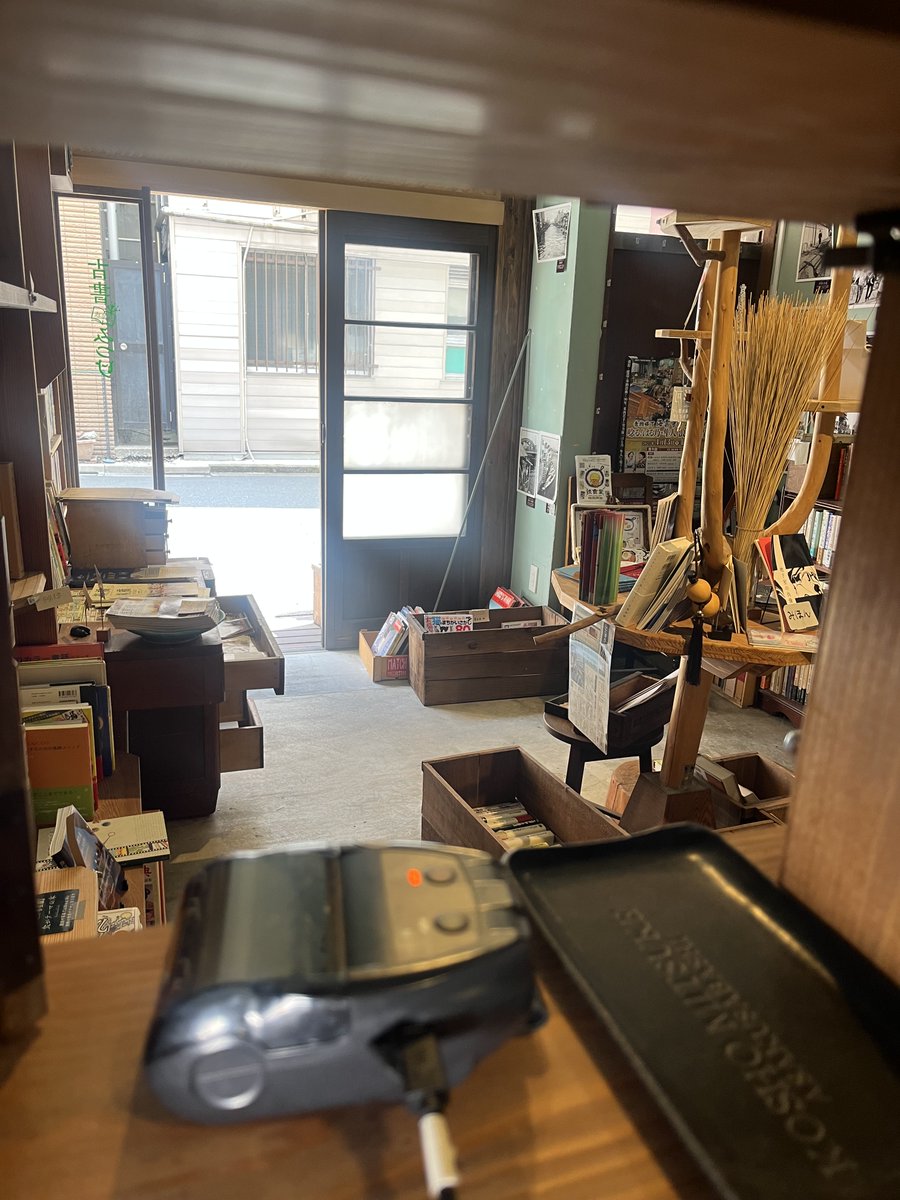 yukuko_e's tweet photo. 本日古書みつけは12:00-17:00で営業してます！春のお散歩がてら、遊びにいらしてください☺️♪
#古書　#浅草橋本屋　#古書みつけ https://t.co/XpUMDoEIPd