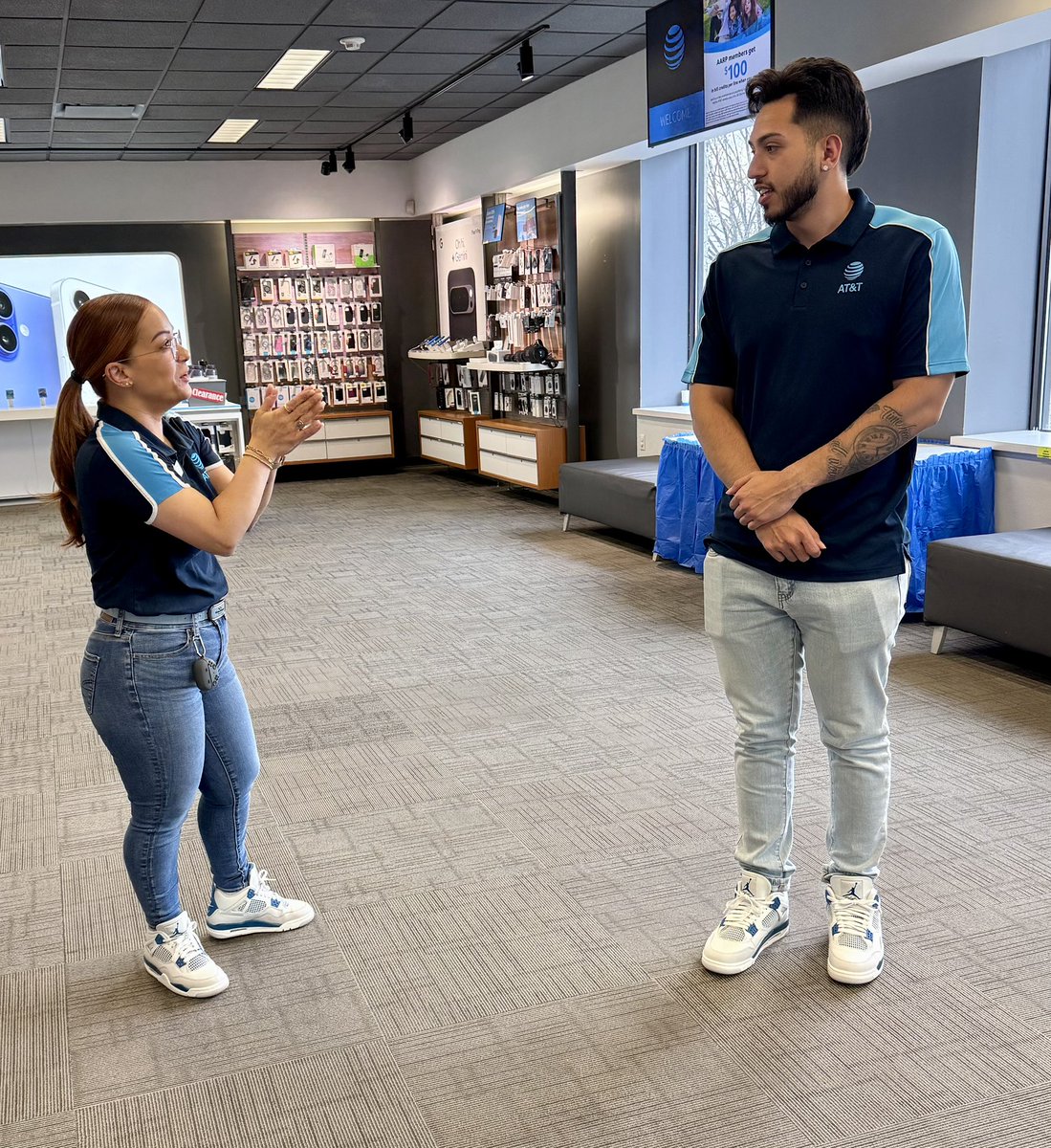 Any day is a good day for twinning here at Whitehall. <a href="/KDeSantiago5/">Karla DeSantiago 🇲🇽</a> <a href="/team_oselett/">Danielle Oselett</a> <a href="/_MightyMAS/">Mid-Atlantic States Team</a> <a href="/ThePhamilyTies/">PHamilyTies</a> <a href="/ThePHamilyMAS/">The PHamily</a>