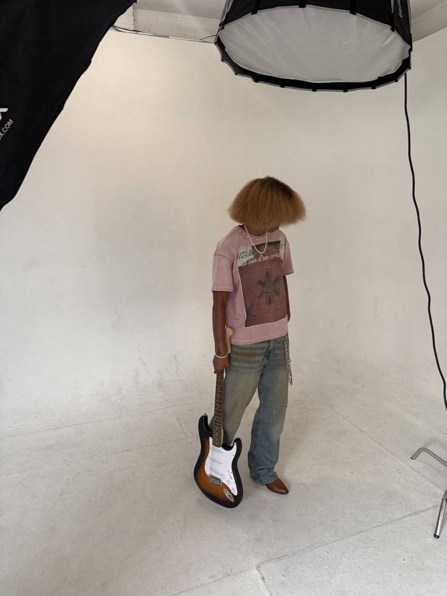 Noghostwriterr's tweet photo. Shoot day BTS @KeboAtelierDart https://t.co/GzyHdz8eSK