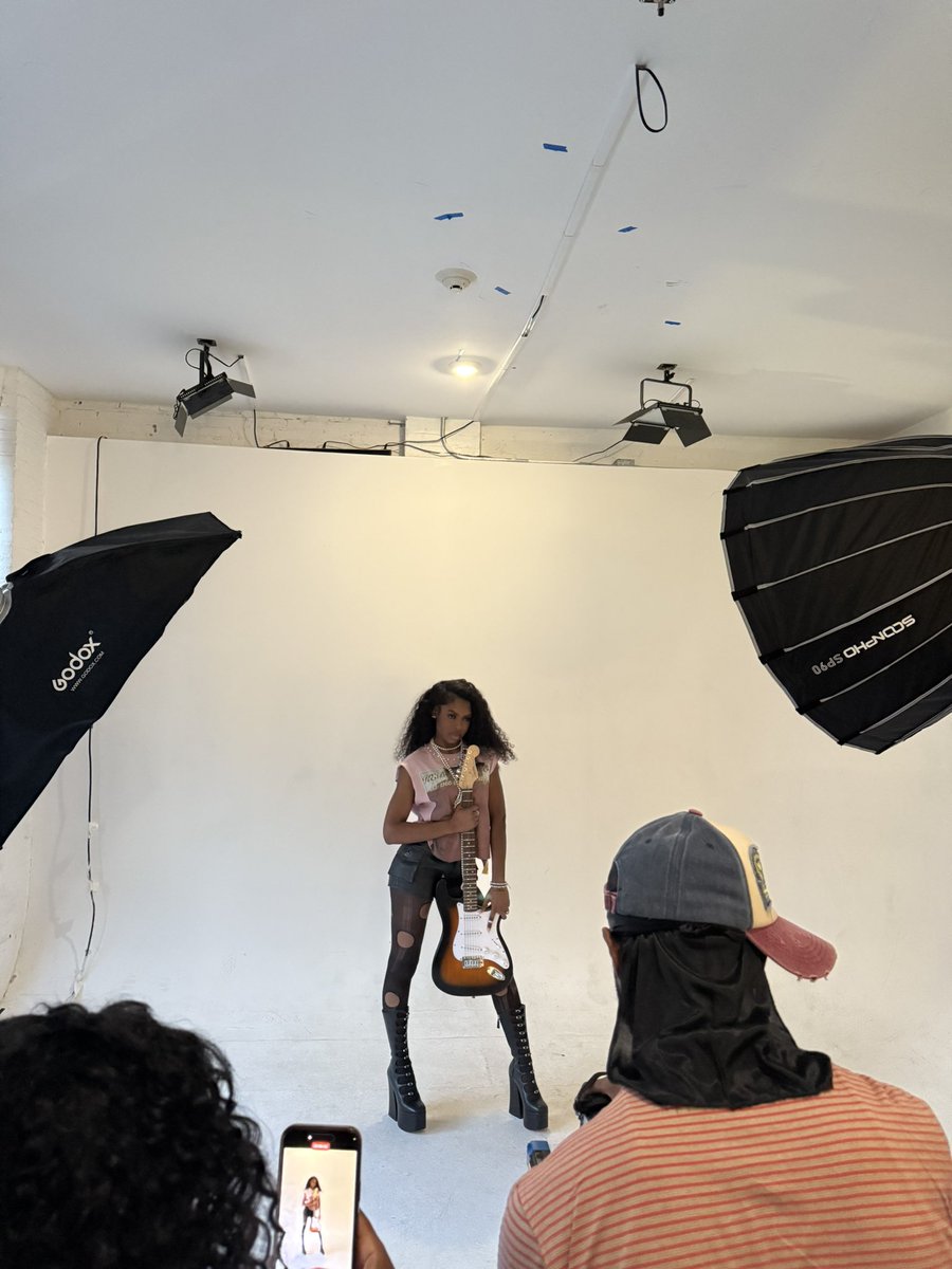 Noghostwriterr's tweet photo. Shoot day BTS @KeboAtelierDart https://t.co/GzyHdz8eSK