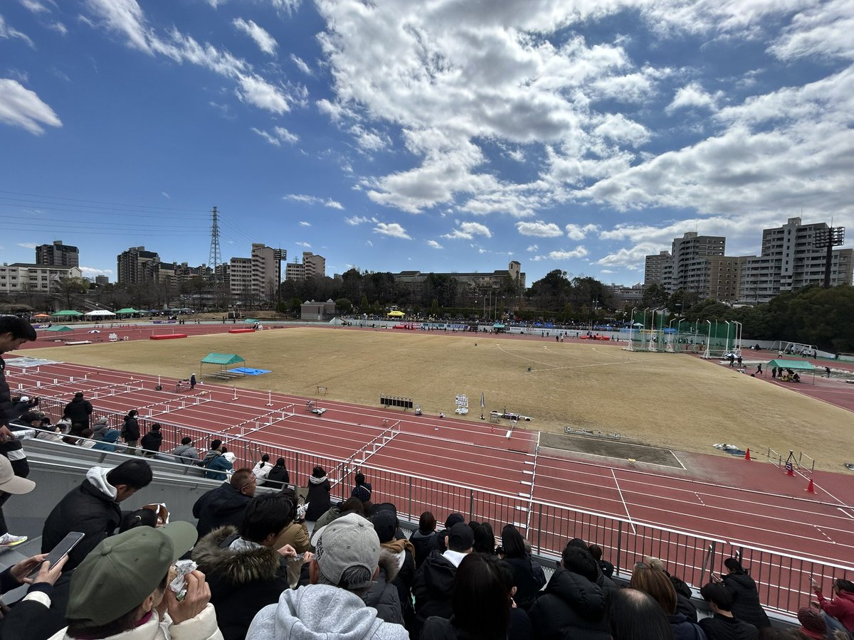 WELOVESUNS's tweet photo. 今日は子供の南関東陸上大会@八王子を観戦🏟️みんな速い🏃
#朝ランは出来ず　#陸上競技観戦　#��ョグ https://t.co/2mM4RNm5DJ