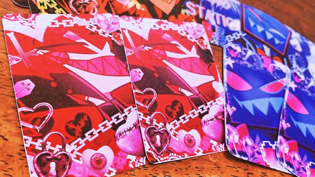SugarySoftboy's tweet photo. ❤️RADIOSTATIC PHOTOCARDS REVEAL🩵

More items from our donation tiers!
^^*

#hazbinhotel #hazbinhotelvox #hazbinhotelalastor  #alastor #vox #cartoon #cupsleeve #cupsleeveevent #socalcupsleeve #occupsleeve #glitter #ship  #smallbusiness #radiostatic #photocard https://t.co/e5T7Jh21pH