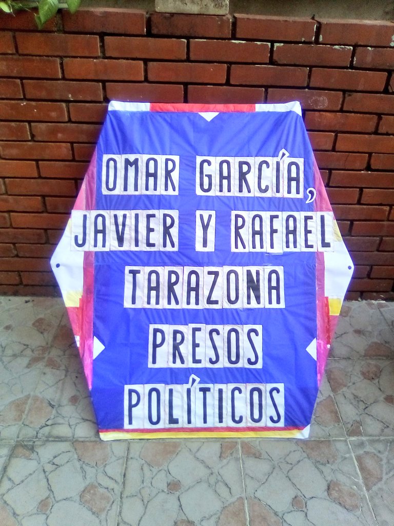 jrafaeltarazona's tweet photo. #ALERTA
Para mañana #20Marzo está pautada la cont. del juicio oral y público del caso @FundaREDES_ en contra de Javier Tarazona, Rafael Tarazona, Omar García y Larry Osorio.
Sumarán 1357 días de injusta detención, condena anticipada y negación de justicia.
#LiberenAJavierTarazona https://t.co/nyBitrin7A