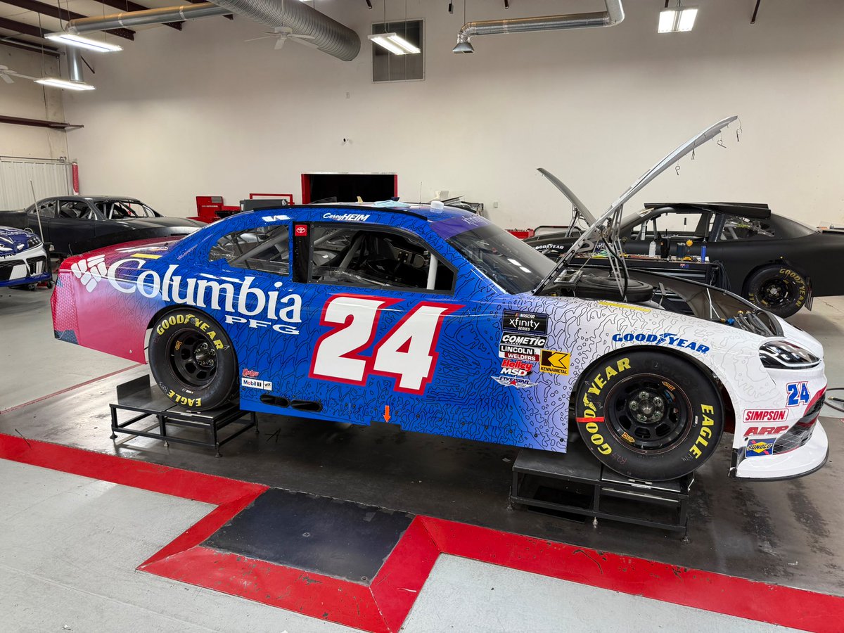 SamHunt22's tweet photo. No lack of color heading to the greatest track, @HomesteadMiami https://t.co/jT6rYjVALc