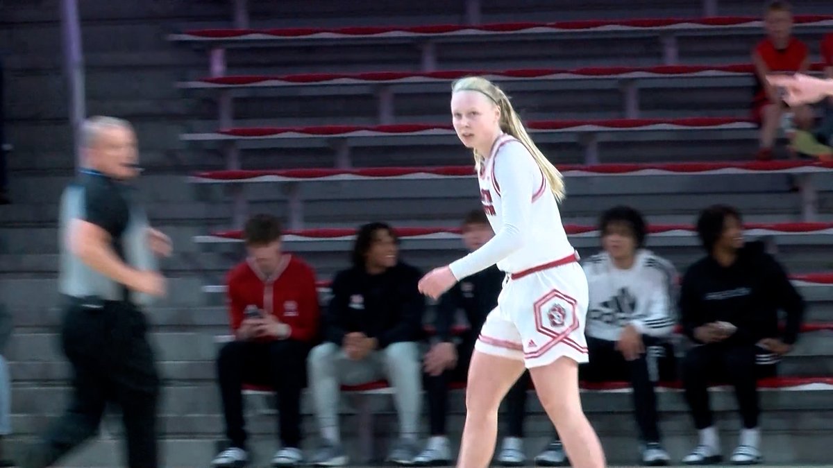 South Dakota #Coyotes guard and <a href="/CLGirlsHoops/">Central Lyon Girls Basketball</a> product <a href="/Addison_K10/">Addison</a> announced that she will enter the transfer portal after a pair of seasons in Vermillion.

Klosterbuer appeared in 20 games for the 'Yotes this season.

WATCH HERE 🏀⬇️
siouxlandproud.com/sports/former-…