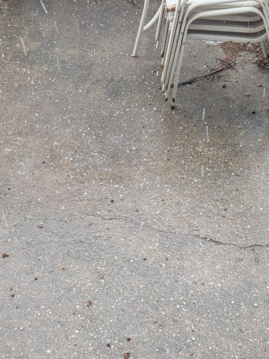 Pea sized hail in Mt Pulaski <a href="/NWSLincolnIL/">NWS Lincoln IL</a>
