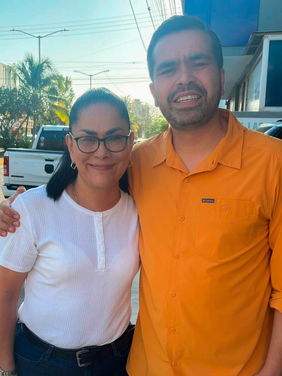 FedrhaSuriano's tweet photo. 🟠 Reconozco el liderazgo de nuestro dirigente nacional, @AlvarezMaynez y le agradezco su respaldo y apoyo para que en @MovCiudadanoPue sigamos actuando con libertad, compromiso y con la firme convicción de siempre buscar el bienestar de las y los ciudadanos.

Seremos una alternativa responsable, que privilegie el ánimo de construcción sobre la confrontación, siempre con respeto mutuo y pensando en el futuro de nuestro Estado.

#CausasCiudadanas #LaFuerzaNaranja #MeMuevoPorPuebla 🍊⚡️🦅.