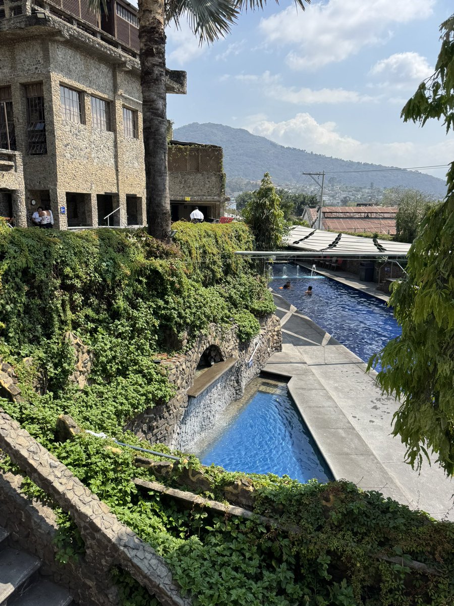 relaxenst's tweet photo. Hoy no fue un miércoles normal 🙁

 Tuvimos muchas cancelaciones de clientes que ya habían planificado un día de relax con nosotros.

Lamentamos la situación que estamos viviendo. 
Guatemala se merece un liderazgo que busque el bien común, en donde todos quepamos. 
Desde nuestro punto de vista, vemos con tristeza lo que sucede, porque al igual que muchas otras empresas nos preparamos para recibir a clientes, nos planificamos, nos proyectamos. 

Sin embargo no queremos dejar de agradecer a quienes, a pesar de todo lo que está sucediendo hoy en nuestro país, decidieron visitarnos. Gracias

Y a todos los que no lograron, por aquí los esperamos siempre en el corazón de AMAtitlán.

Esperamos que todo se solucione y que podamos siempre poner primero el bienestar común. Guatemala se lo merece 💙