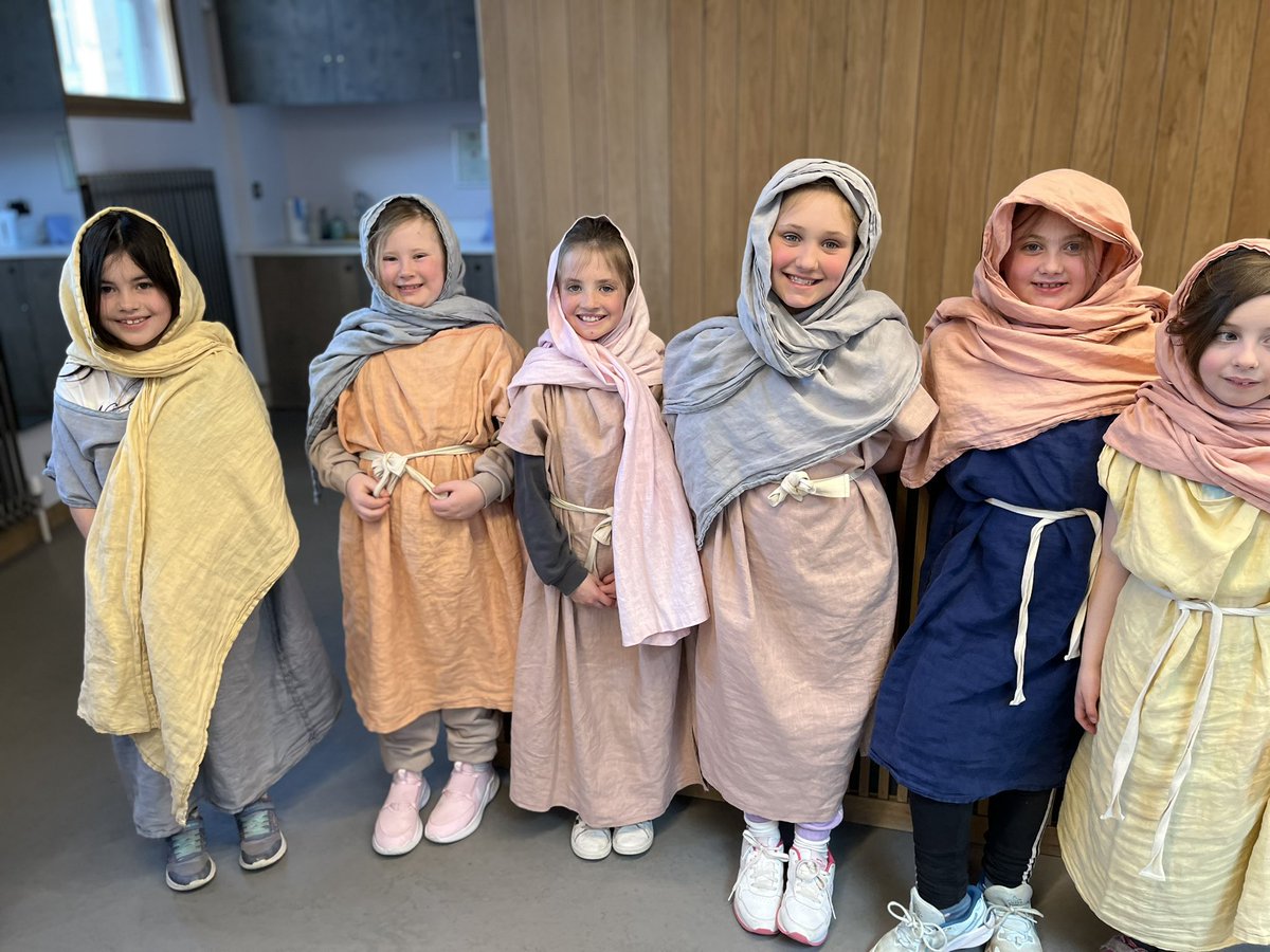 StBPrimWorcs's tweet image. Year 3 have had an amazing day @RomanBathsBath
Togas, Emperors, Archaeology and lots of fun having new experiences together. 
#learningbeyondtheclassroom 
@CLOtC