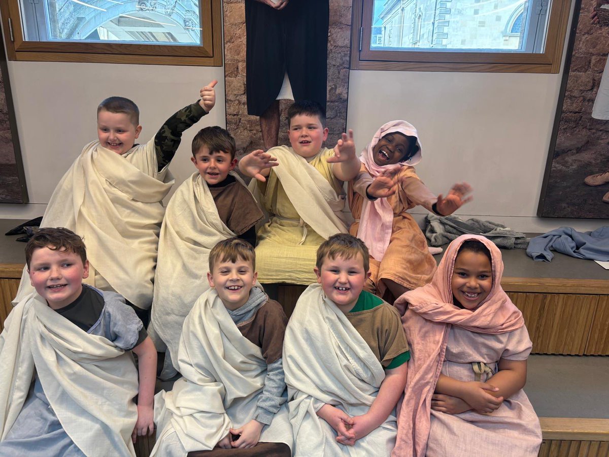 StBPrimWorcs's tweet image. Year 3 have had an amazing day @RomanBathsBath
Togas, Emperors, Archaeology and lots of fun having new experiences together. 
#learningbeyondtheclassroom 
@CLOtC